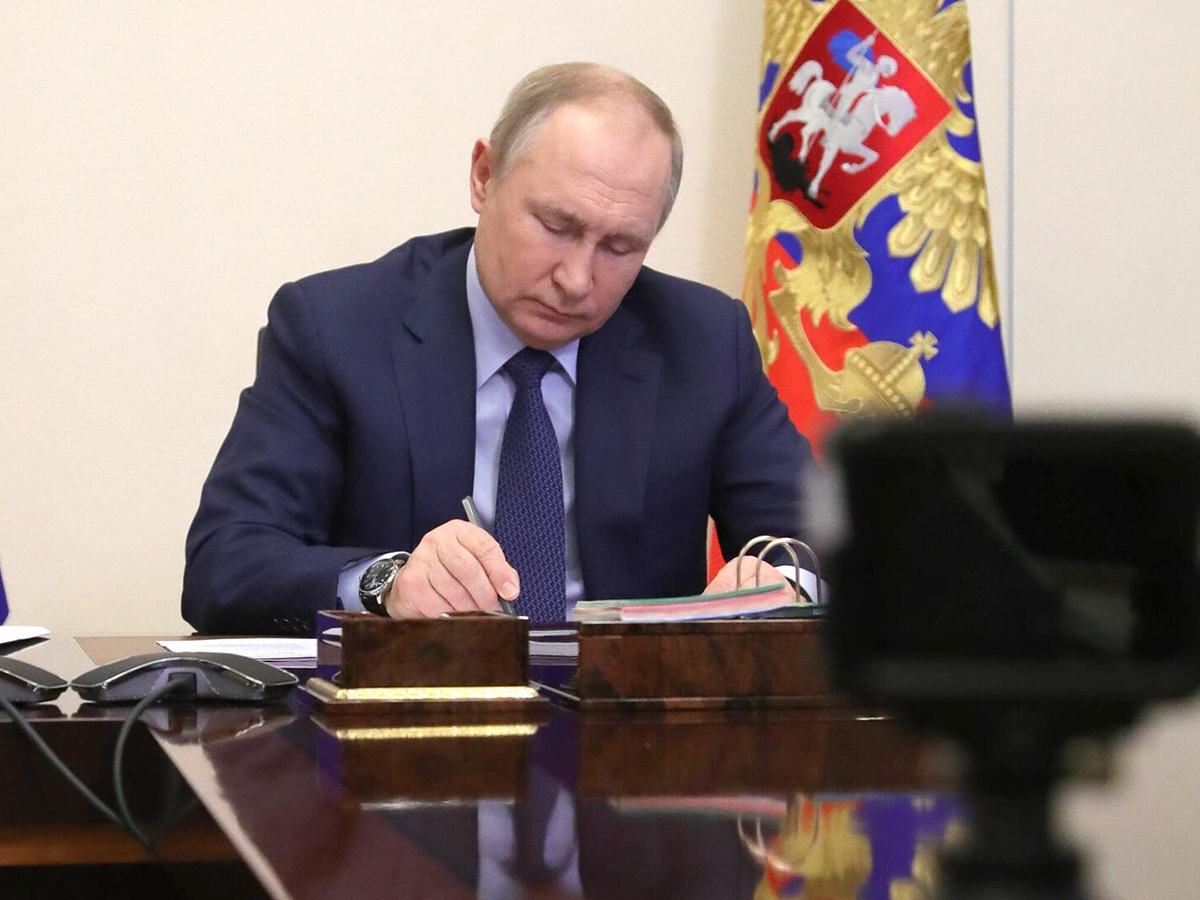 «Вся команда Шойгу уходит»: Путин снял с должностей сразу четырех замминистра обороны