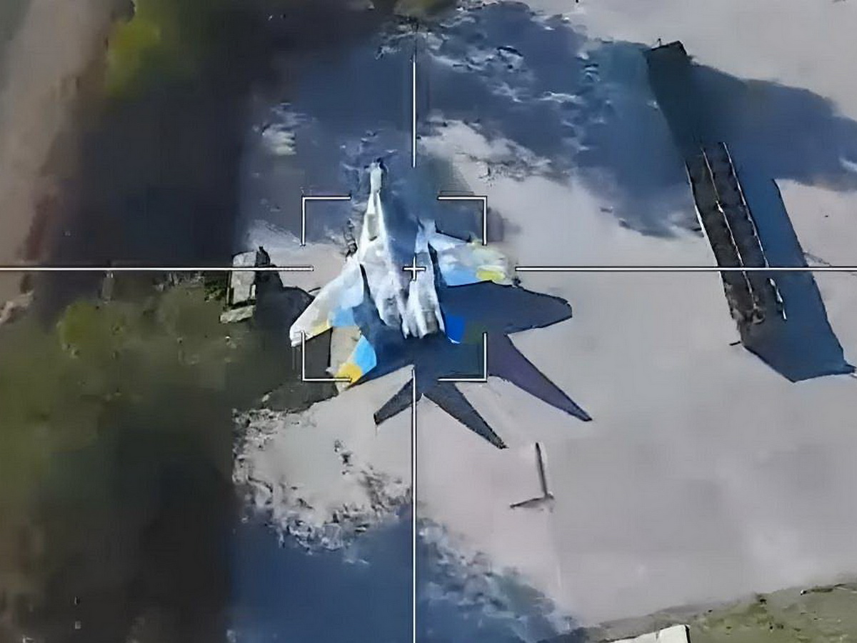 Удар Ланцетом по Су-25 на аэродроме ВСУ
