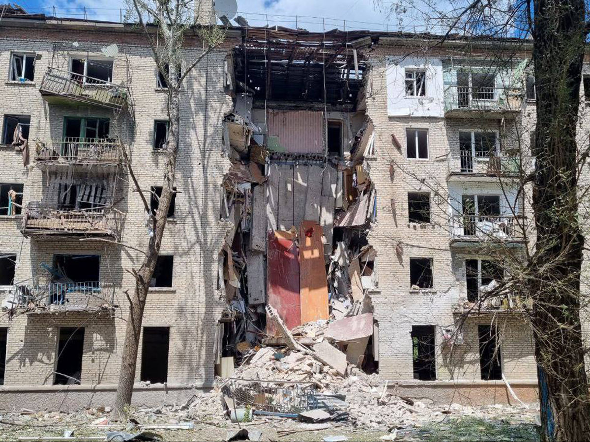 В Луганске в результате атаки ракетами ATACMS обрушился подъезд жилого дома