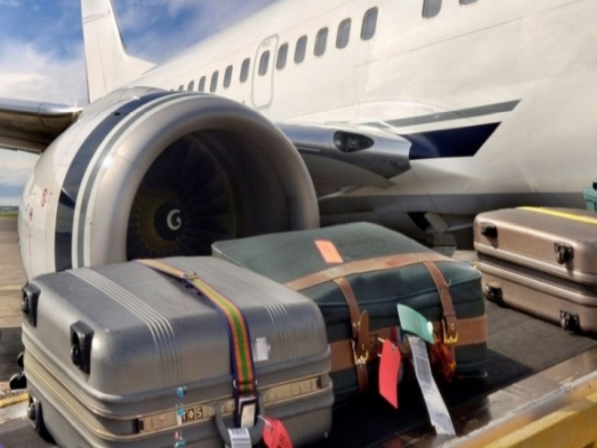 Вот так совершается погрузка багажа в аэропорту