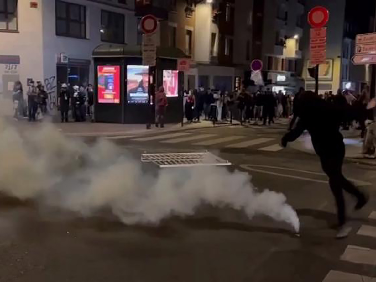 В Париже начались беспорядки после первого тура выборов в парламент