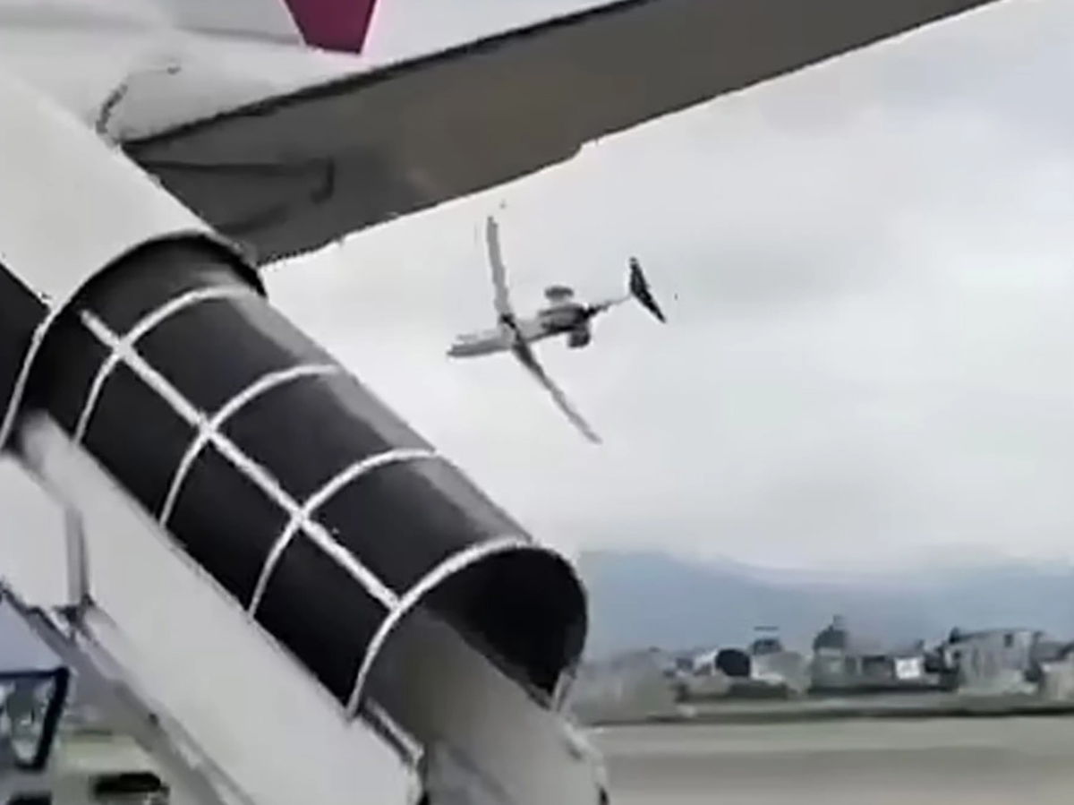 Момент взрыва самолета в Непале сняли на видео