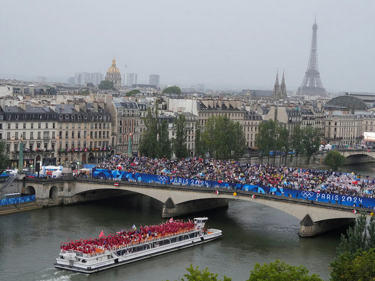 Лодки, ливень, Леди Гага: в Париже открылись XXXIII летние Олимпийские игры