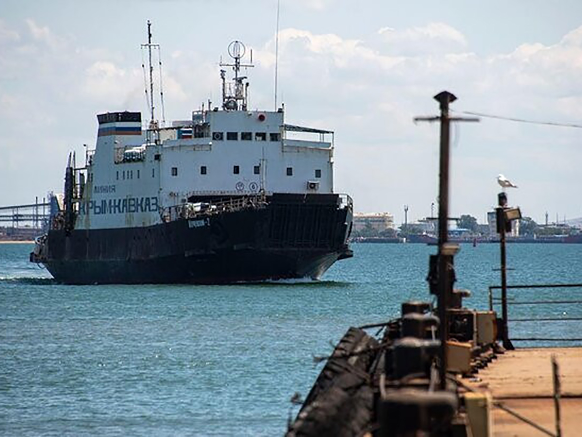 БПЛА ВСУ атаковали паромное судно в порту «Кавказ»: есть погибший