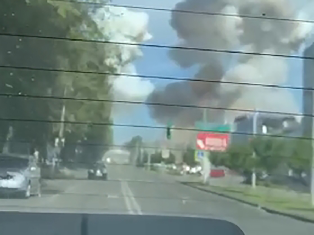 «Не взрыв, а взрывище»: ракетный удар ВС РФ по заводу «Южмаш» попал на видео