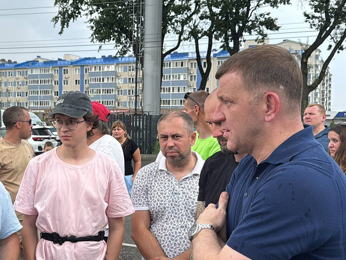 Мэр Краснодара стал участником стихийного митинга из-за отключения света и воды