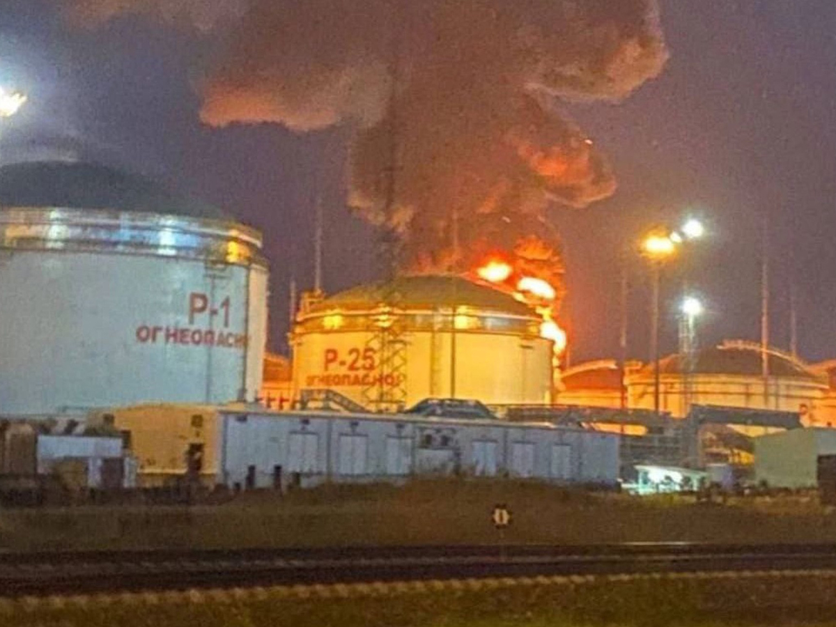 После атаки дронов на Кубани загорелись резервуары с топливом на нефтебазах