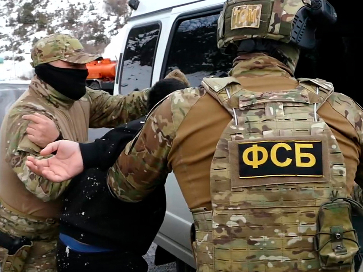 ФСБ: задержанные в Дагестане боевики хотели взорвать храм и убивать ножами полицейских