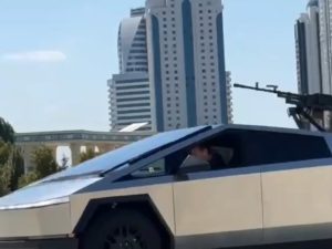 Илон Маск подарил Кадырову Tesla Cybertruck: глава Чечни установил на него пулемет