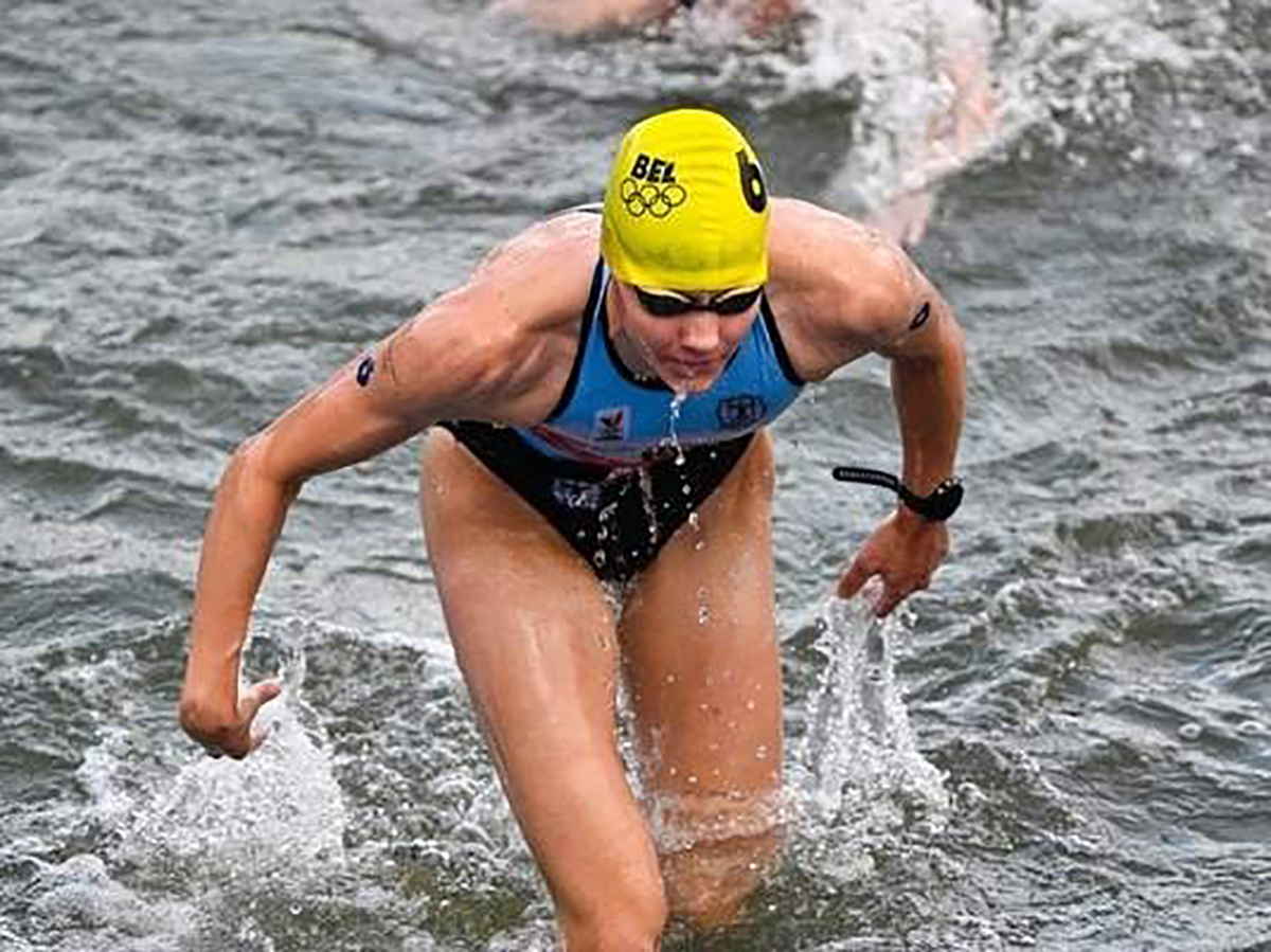 «Лучше не задумываться»: бельгийскую триатлонистку шокировало увиденное в воде во время заплыва в Сене на Олимпиаде