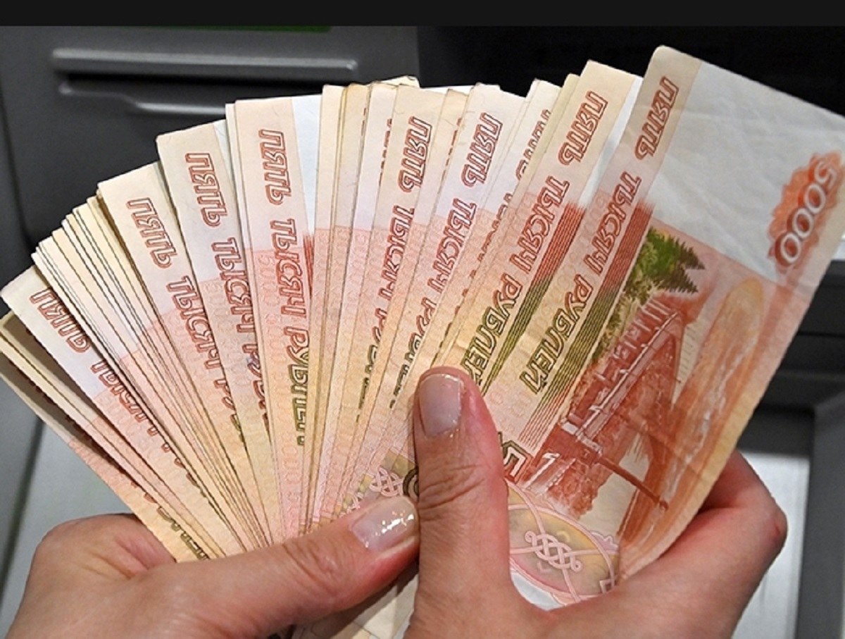 BAZA: двое сотрудников Центробанка украли с работы ветхие купюры на 100 млн рублей