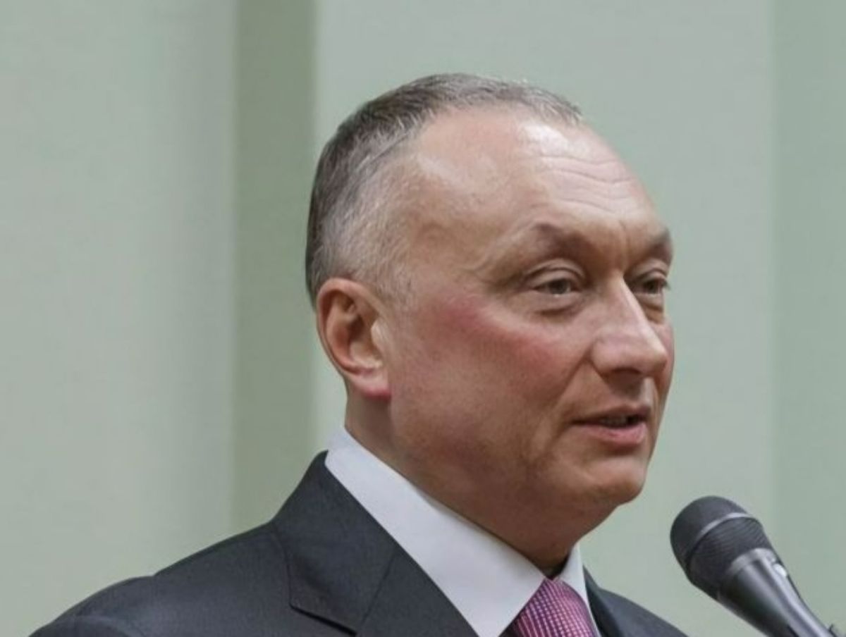 Сенатора Дмитрия Савельева, лишив неприкосновенности, задержали на выходе из Совфеда