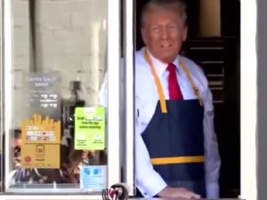 «Поработать над картофелем фри»: Дональд Трамп стал поваром в McDonald's