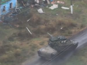 Опубликовано видео обстрела Abrams и Bradley домов мирных жителей под Курском